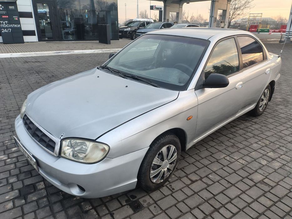 Продам автомобіль Kia 2003 рік