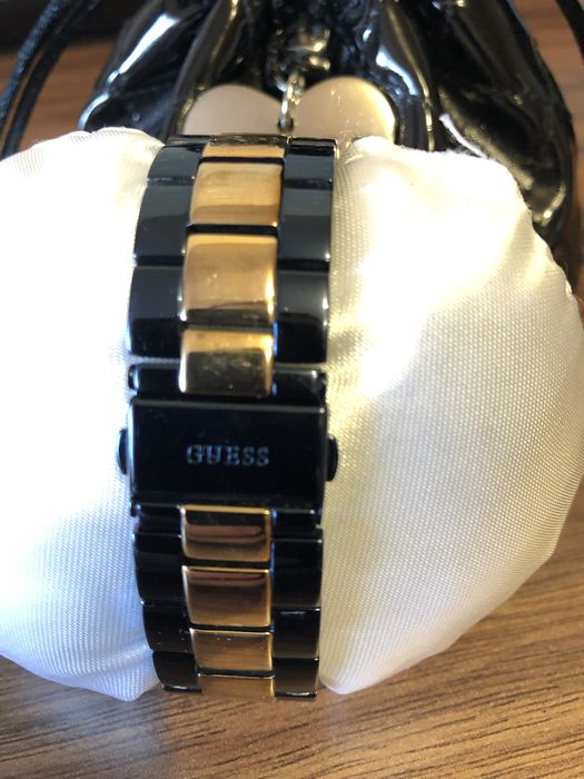 Часы GUESS W0231L6