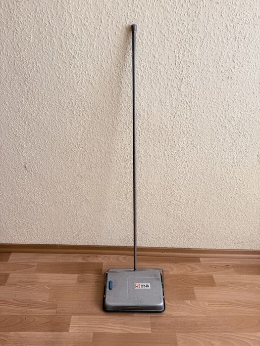 Żbik, ręczny odkurzacz z PRL-u.