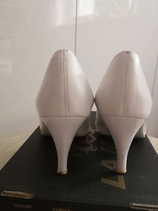 Buty czółenka białe ślubne skórzane roz 37 LaMarka