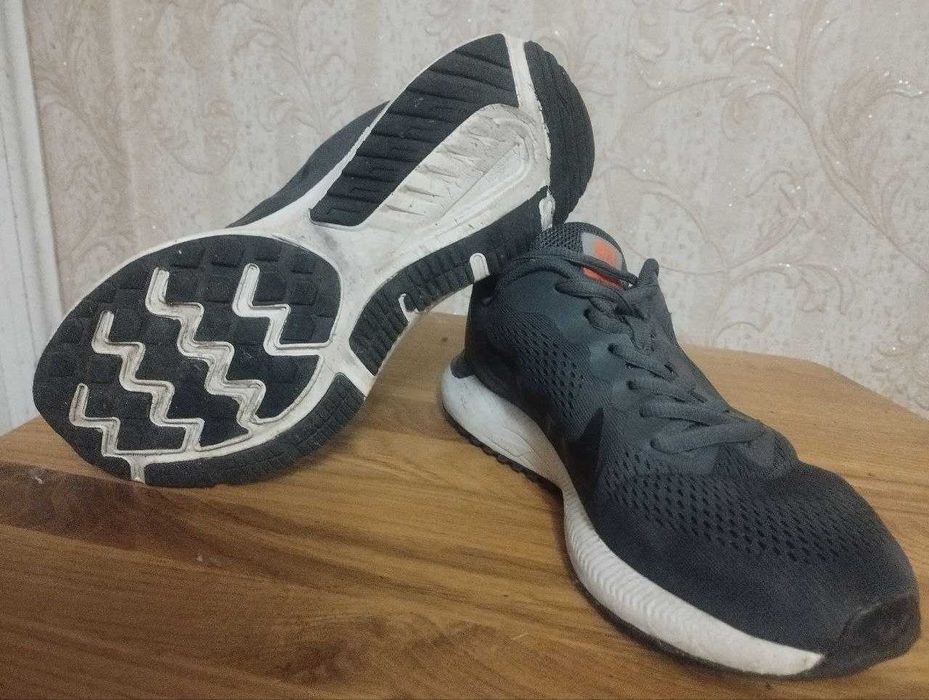 Кросівки Nike Air Zoom Guide Running розмір 41, устілка 26 см.