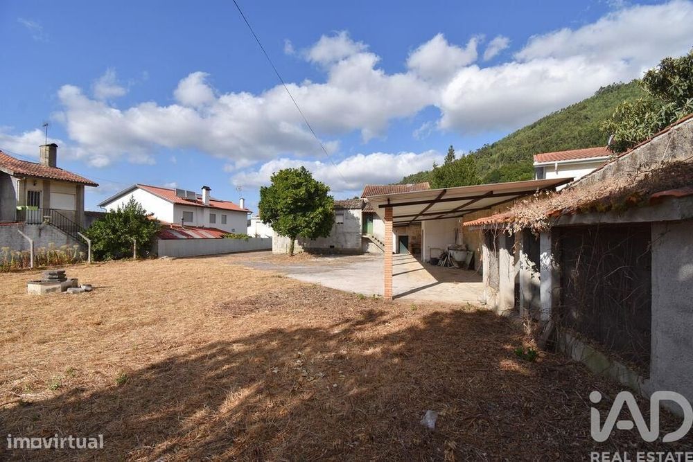 Casa tradicional T3 em Miranda do Corvo de 220,00 m2