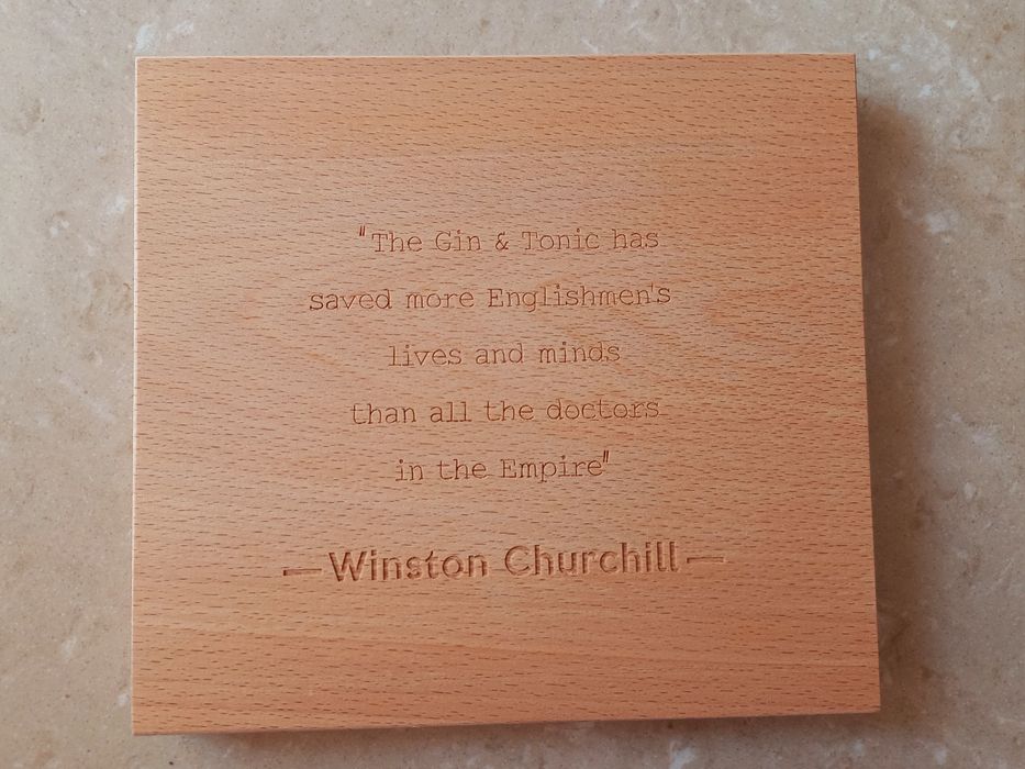 Deska do serwowania ginu z cytatem Churchill Gin & Tonic buk 19x17,5