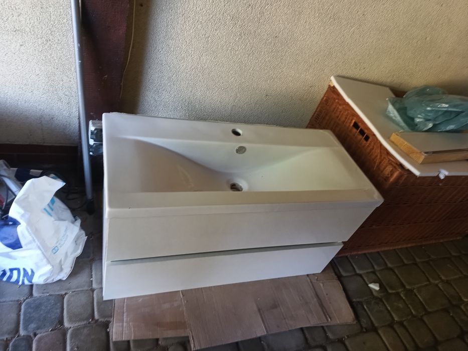 Szafka lazienkowa z umywalka