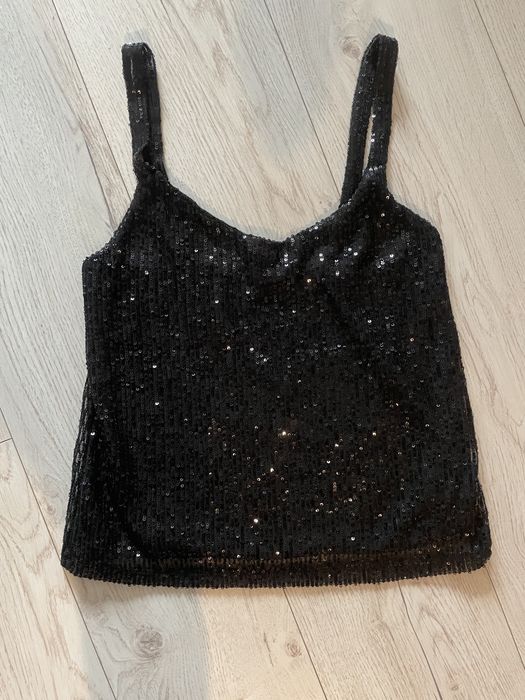 Czarny cekinowy top na ramiączkach