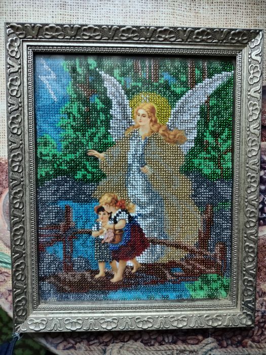 Картина вышита бисером