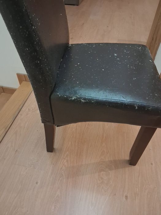 Cadeiras em pele sintética,  com capas