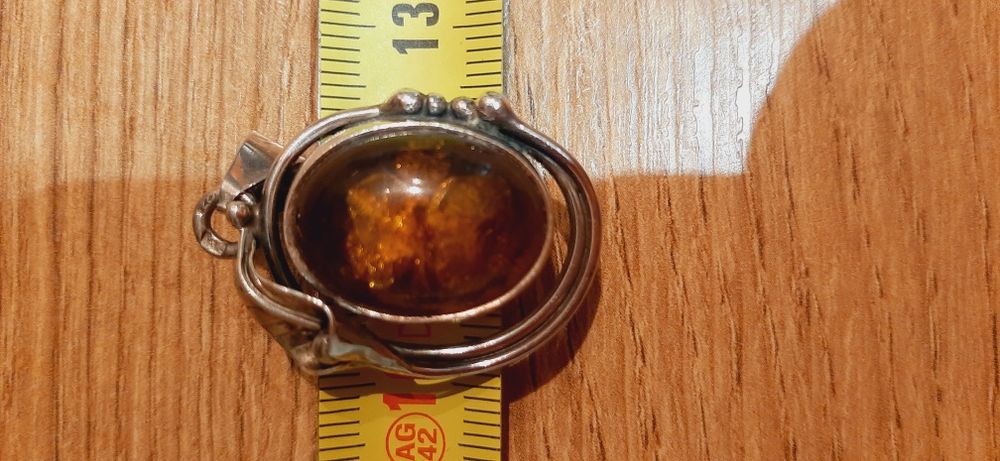 Klasyczny wisiorek bursztyn w srebrze