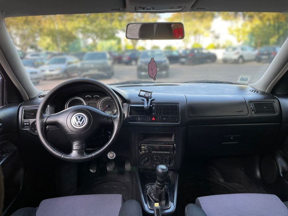 Vw golf 1.4 de 2002 conta com 200 mil km