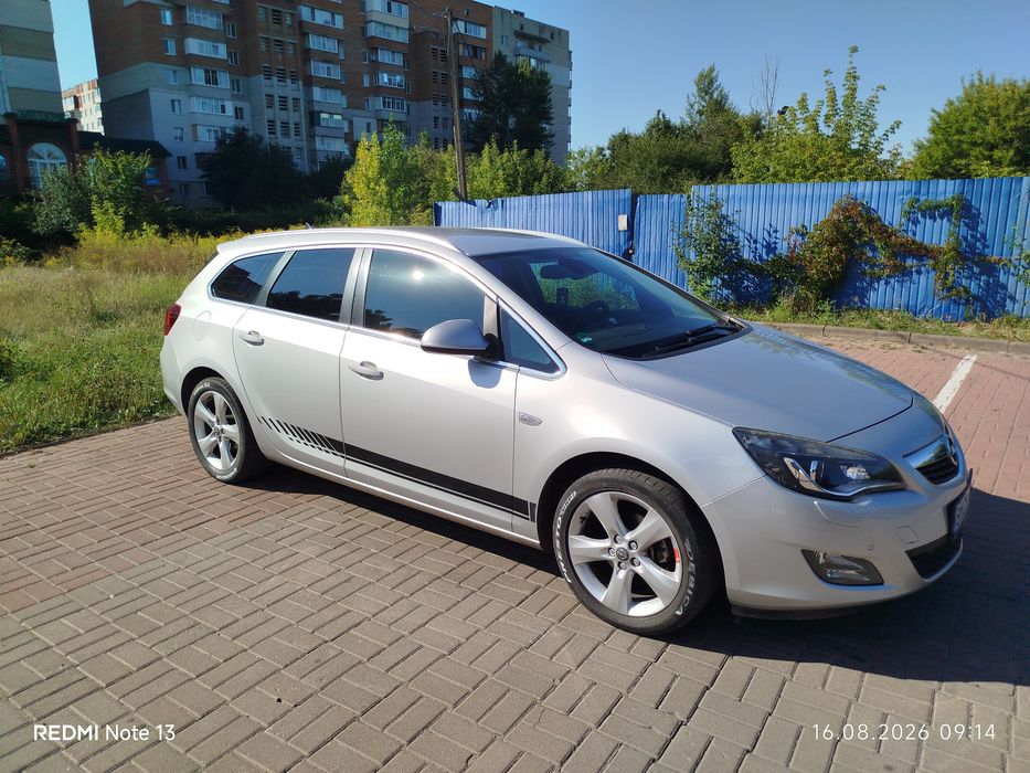 Продаю Opel Astra Sports 2011