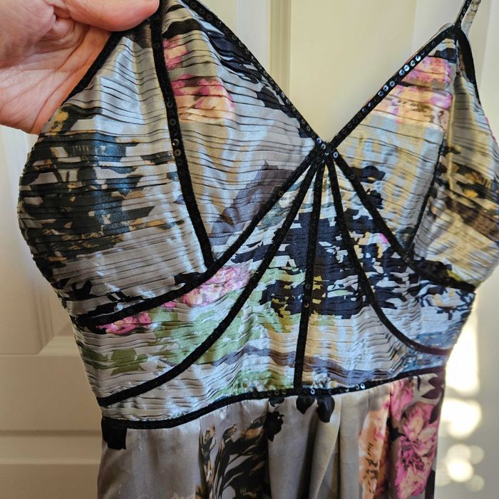 Piękna sukienka Uttam Boutique S