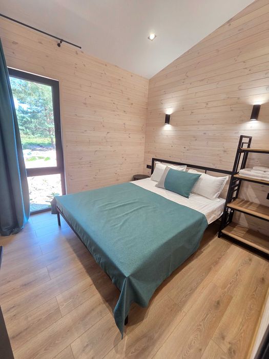 Котедж у сосновому лісі під Києвом. Камін. Вініл. Чан. Баня