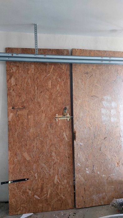 Drzwi na budowę z zasuwką