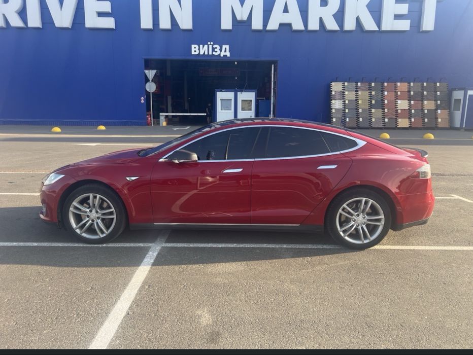 ОРЕНДА Tesla Model S 2014 85 kWh на пневмо підвісці