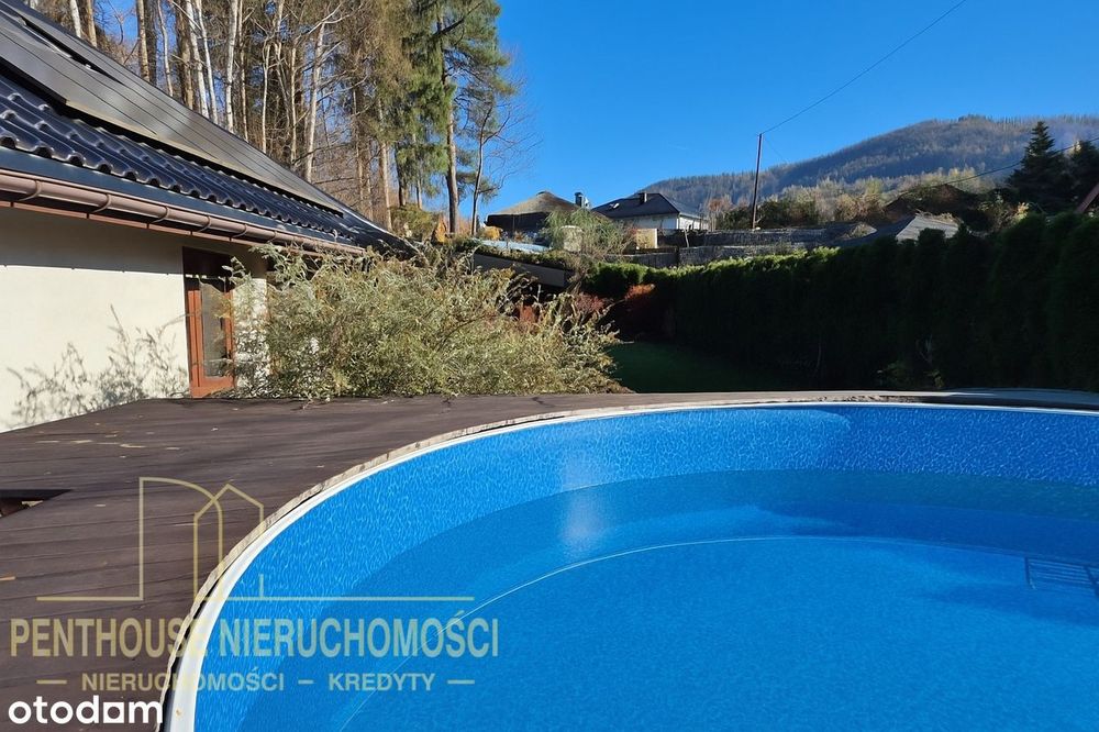 Stylowy dom z basenem, tarasem i widokiem na góry