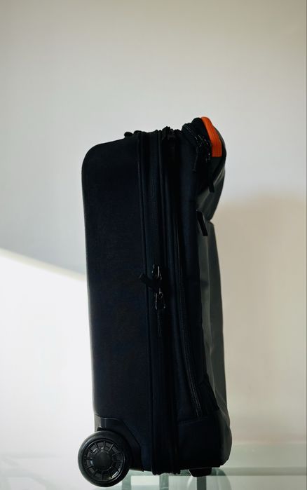 Walizka kabinowa na kółkach