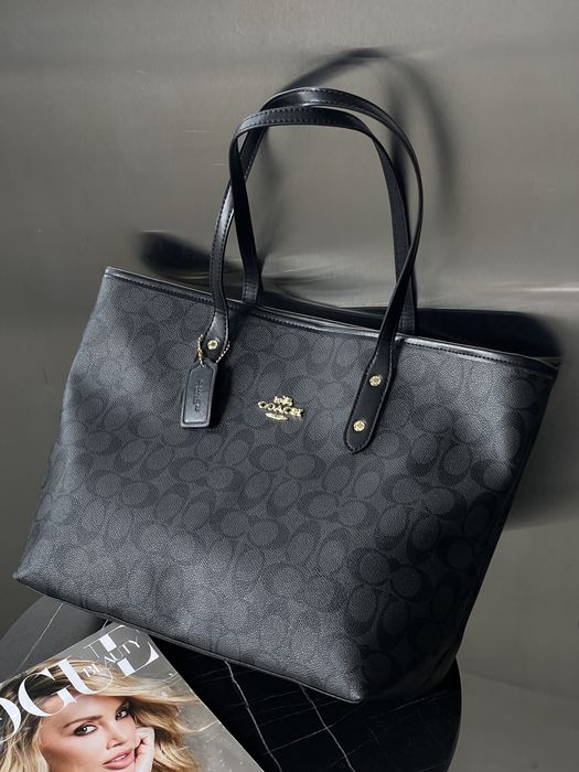 Вмістка та стильна сумка-шопер Сoach в кольорах