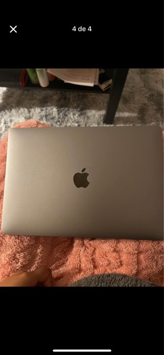 Mcbook air 2020 .