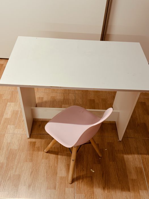 Conjunto de Secretaria Branca com Cadeira Infantil Rosa
