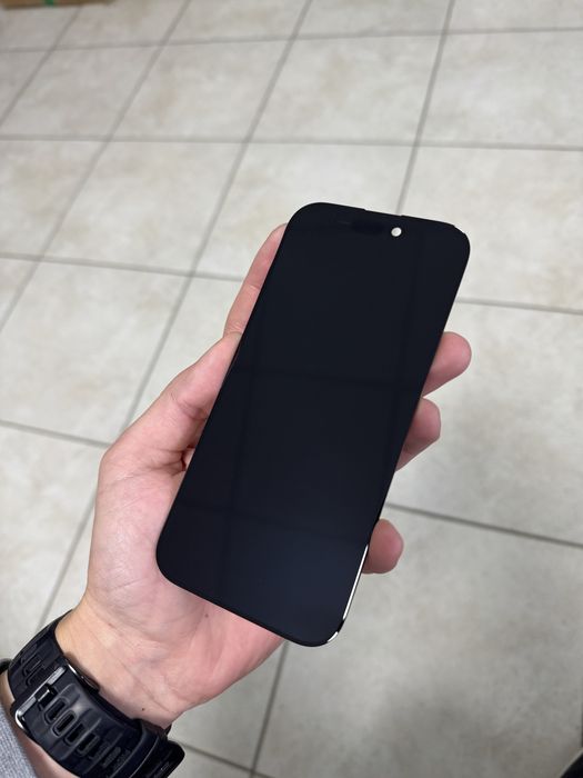 Дисплей iPhone 16 pro з дифектом