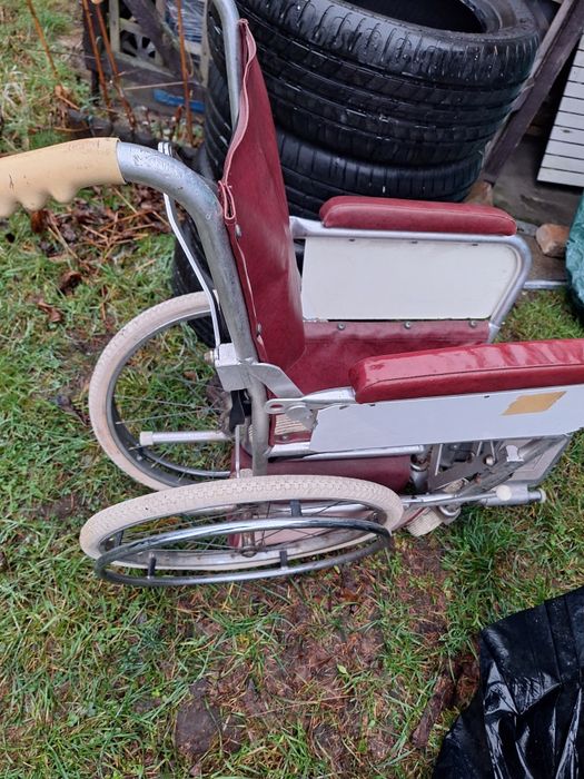 Wózrk inwalidzki koło do naprawy .