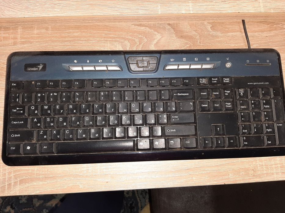 Комп'ютер ...монітор ...клавіатура...системный блок