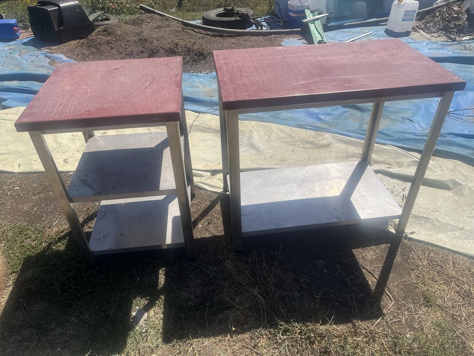 Bancadas em Inox com tampo em polietileno vermelho