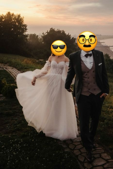 Suknia ślubna z efektem połysku