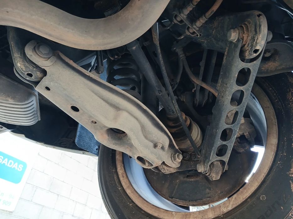 Braço de suspensão trás direito BMW X1 (E84)