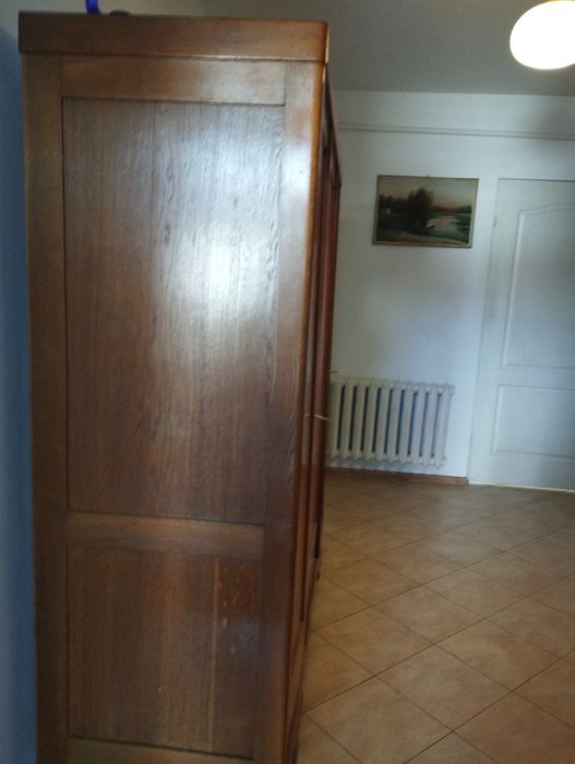 Sprzedam.Szafa ubraniowa dębwą z 1925r trzech drzwiowa