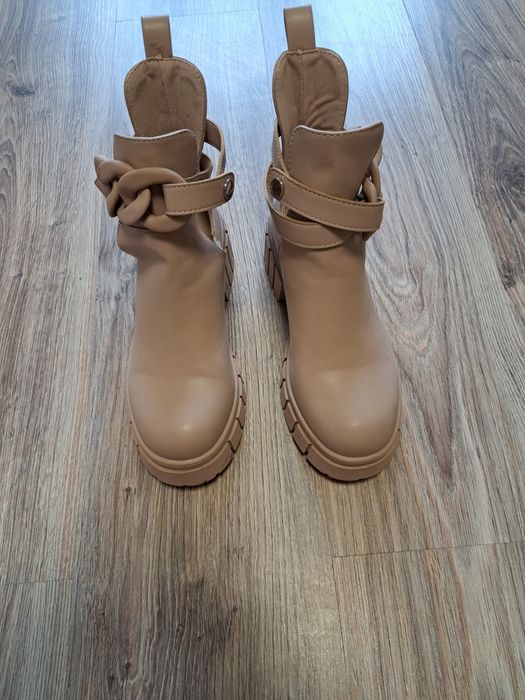 Buty Botki polbuty bezowe 36