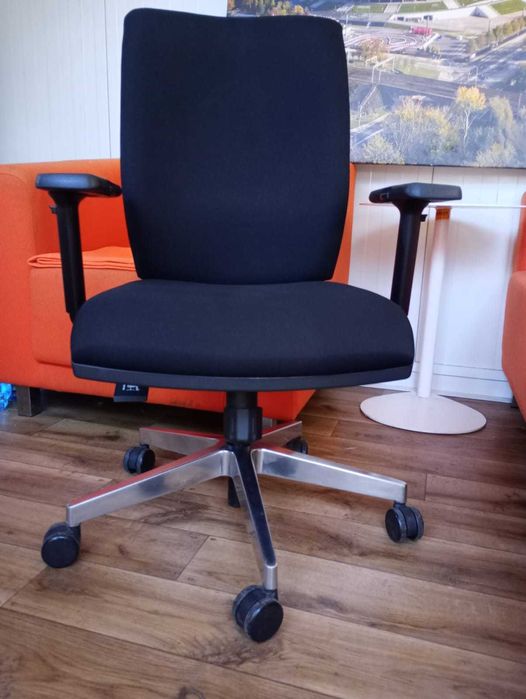 Fotel biurowy RIM czarny fotele krzesła biurowe obrotowe do biur domu