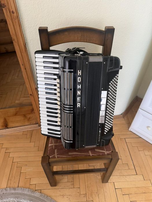 Продається легендарний акордеон Hohner Morino 4n
