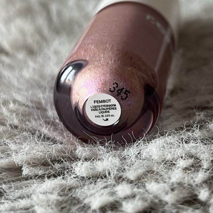 Rem beauty Starlet cień do powiek w płynie Fembot bleu brilliant