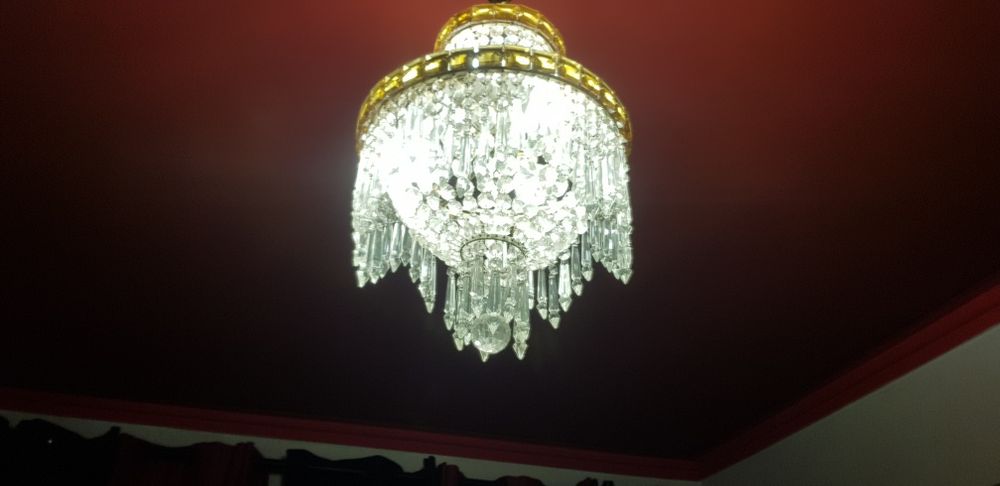Lustre de cristal impecavel.tenho does.