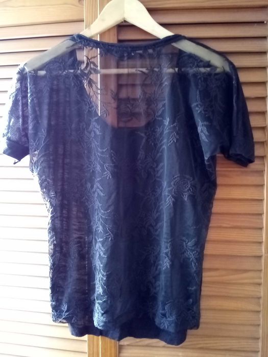 Top transparente com renda e caveira brilhante