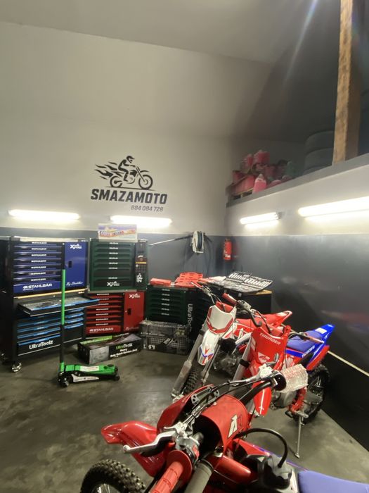 Pakiety narzedzi szafy z narzedziami walizki żaby