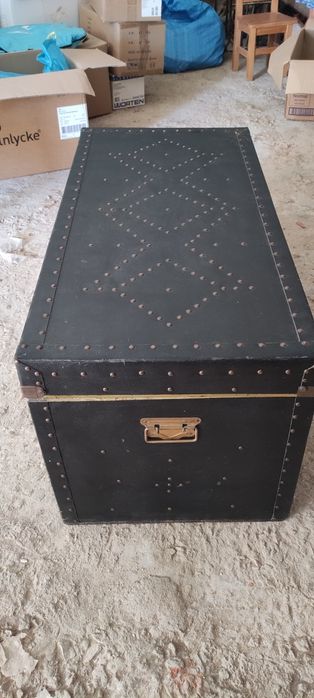 Mala/baú preta pele