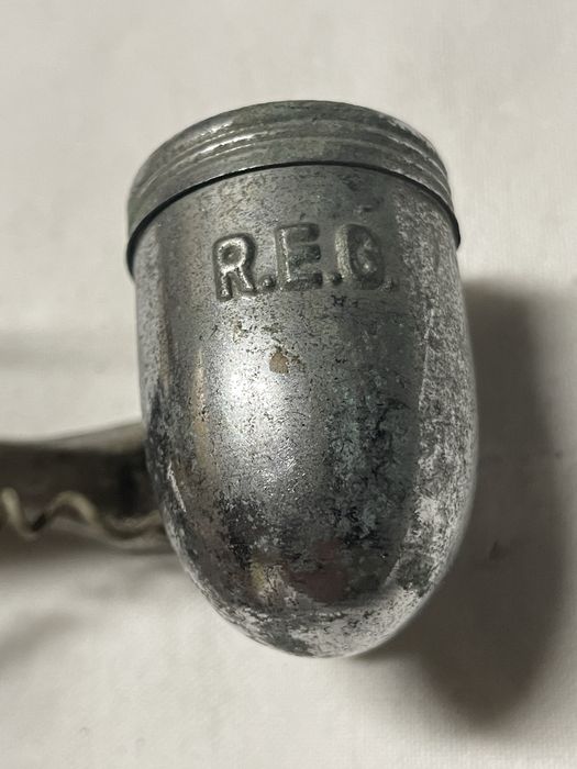 Peça Antiga com Luzes e Avião