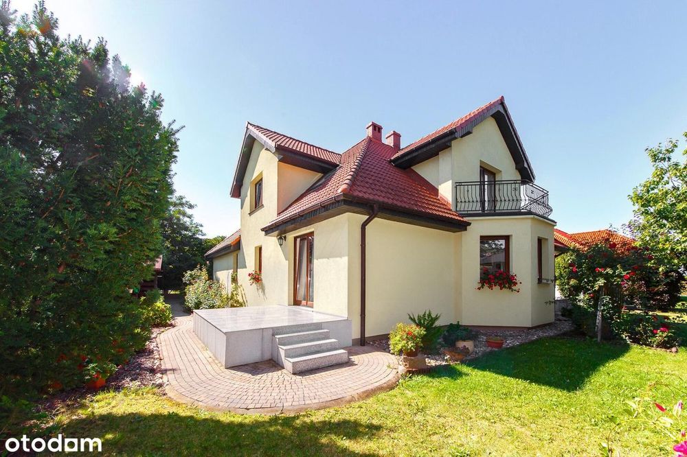 Funkcjonalny dom dla rodziny lub pod działalność