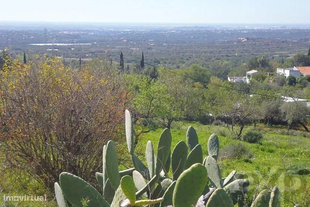 Land of 5622,40m2 with registered construction  and stunning views ove