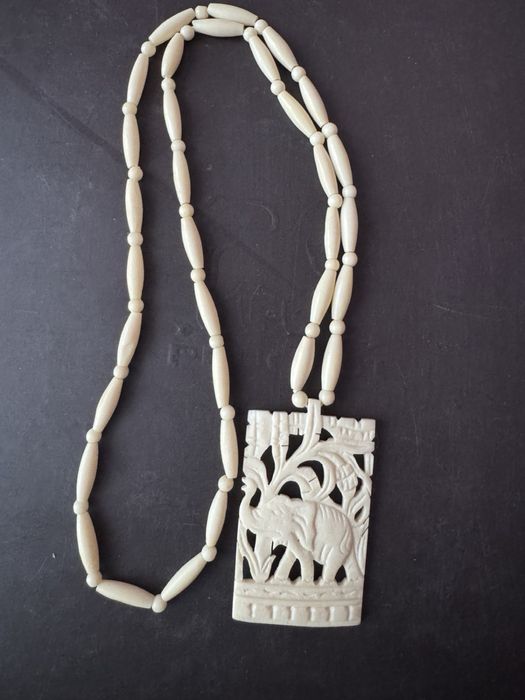 Винтажный кулон  из кости