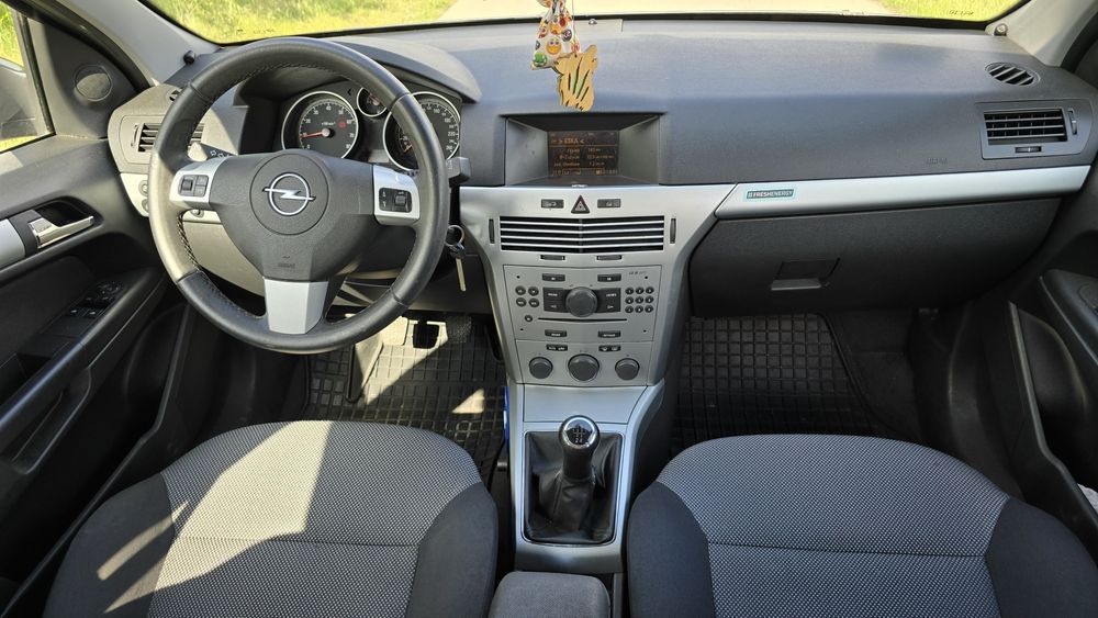 Astra H sedan lift 1.6 16v benzyna