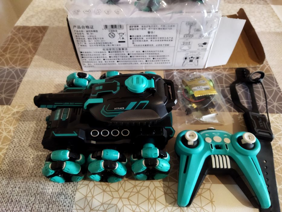 Carrinho de controle remoto tanque  dispara bolinhas de gelrc