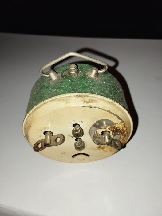 Relógio antigo a corda