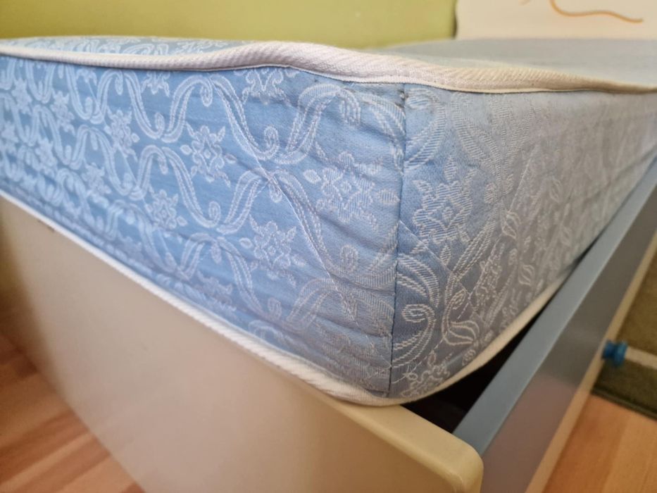 Łóżko MEBLIK z szufladą plus materac 90x180