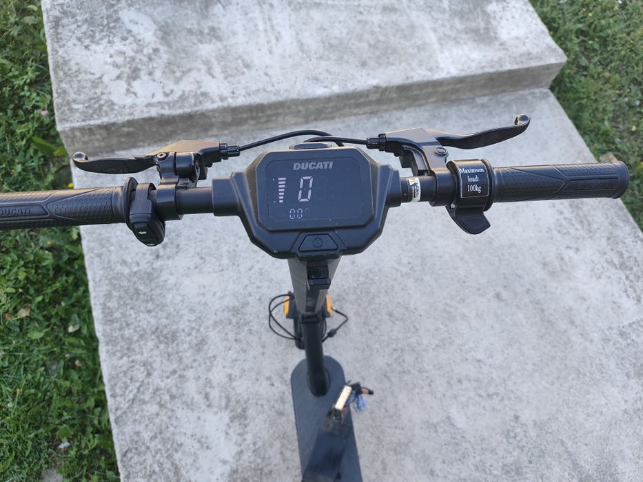 продається електросамокат на запчастини ducati pro 2+