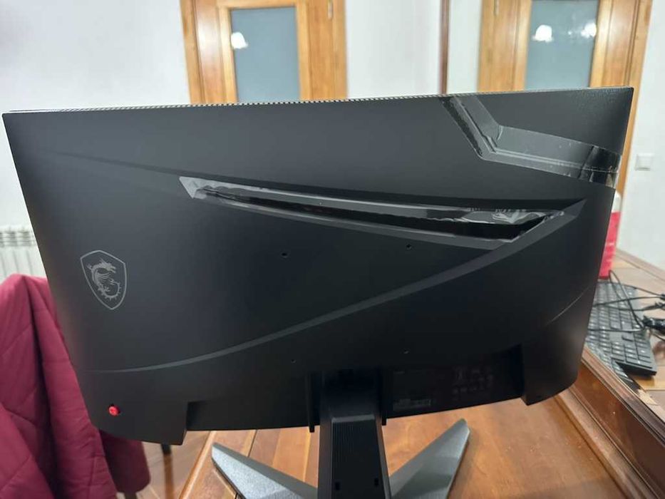 MSI Mag 244C Curvo 180Hz
