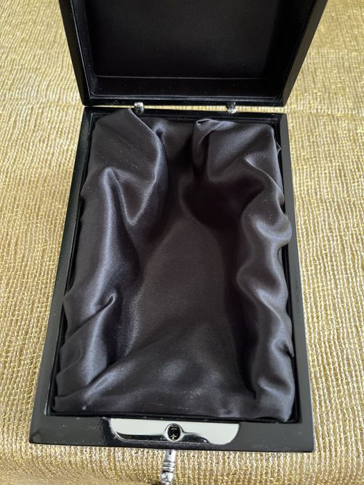 Подарункова скринька з черепом