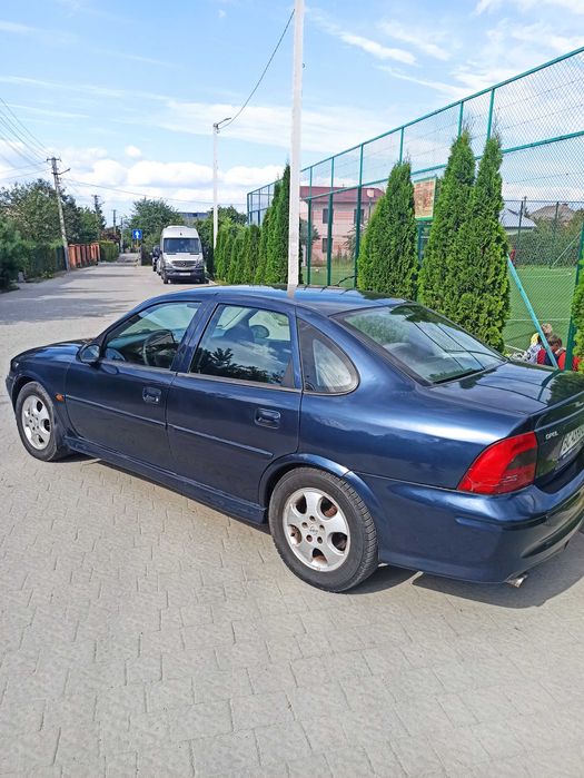 Opel Vectra 1.8 бензин 2000р.